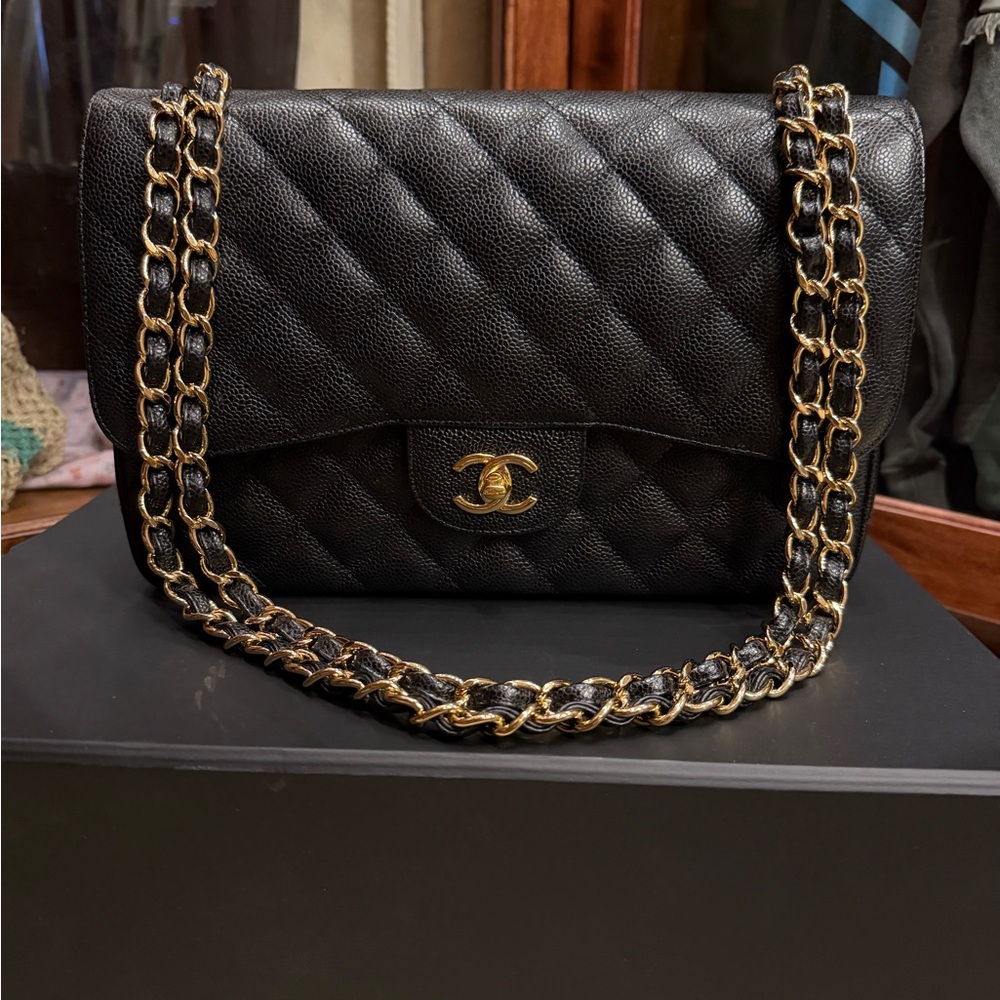 Chanel Classic Flap Black Quilted Caviar Jumbo Gold Hardware Excellent condition